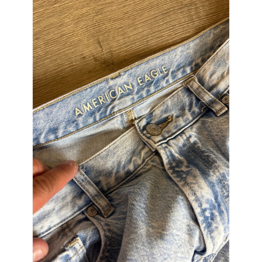 American Eagle Mom Jeans Light‎ Acid Wash Distressed High Rise Size 10 Short - Picture 6 of 13